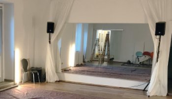 E-NERGY CARBON Fleece in Yogastudio